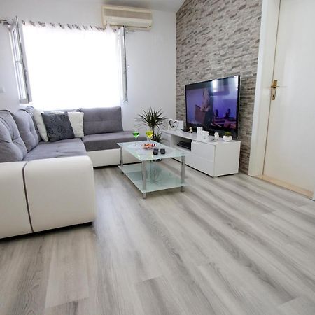 Apartment Toni Макарска Экстерьер фото