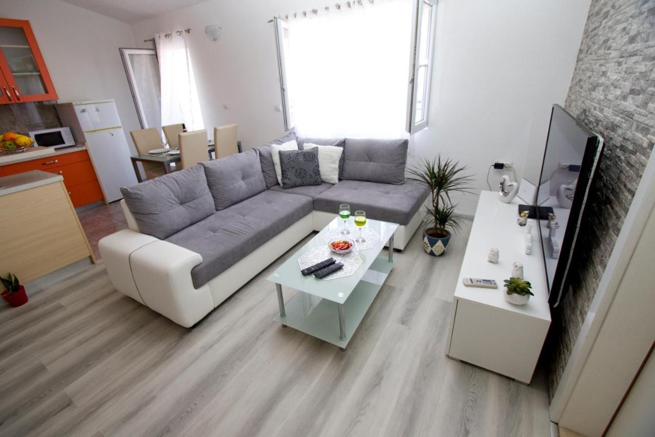 Apartment Toni Макарска Экстерьер фото