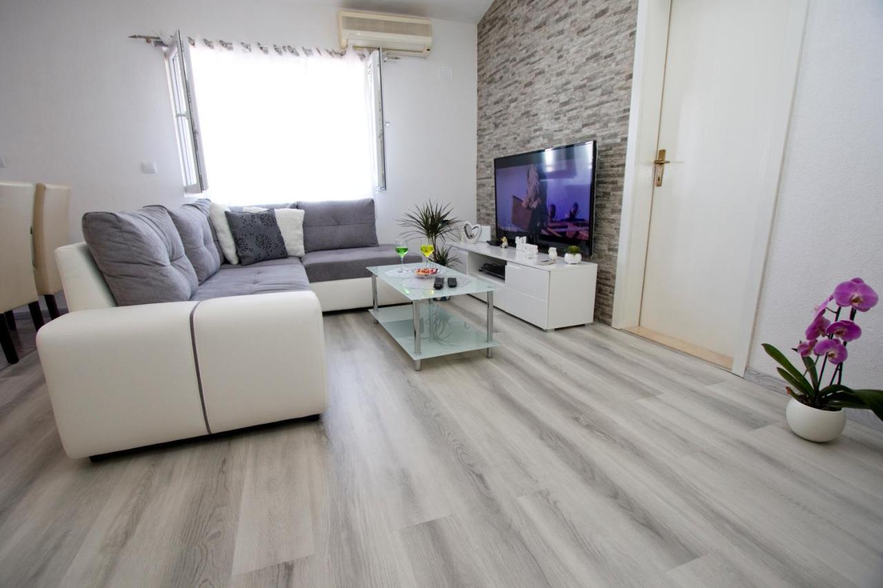 Apartment Toni Макарска Экстерьер фото