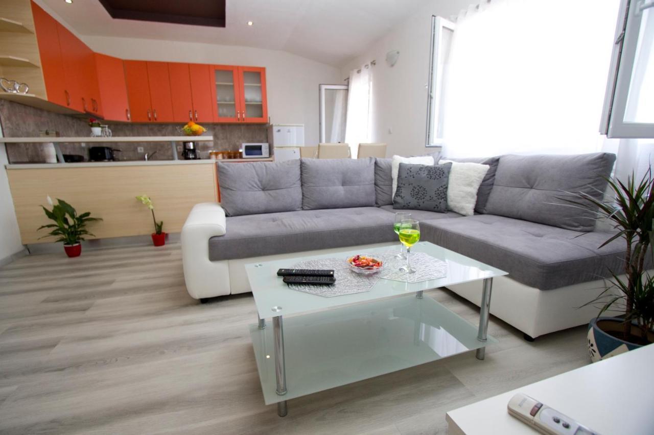 Apartment Toni Макарска Экстерьер фото