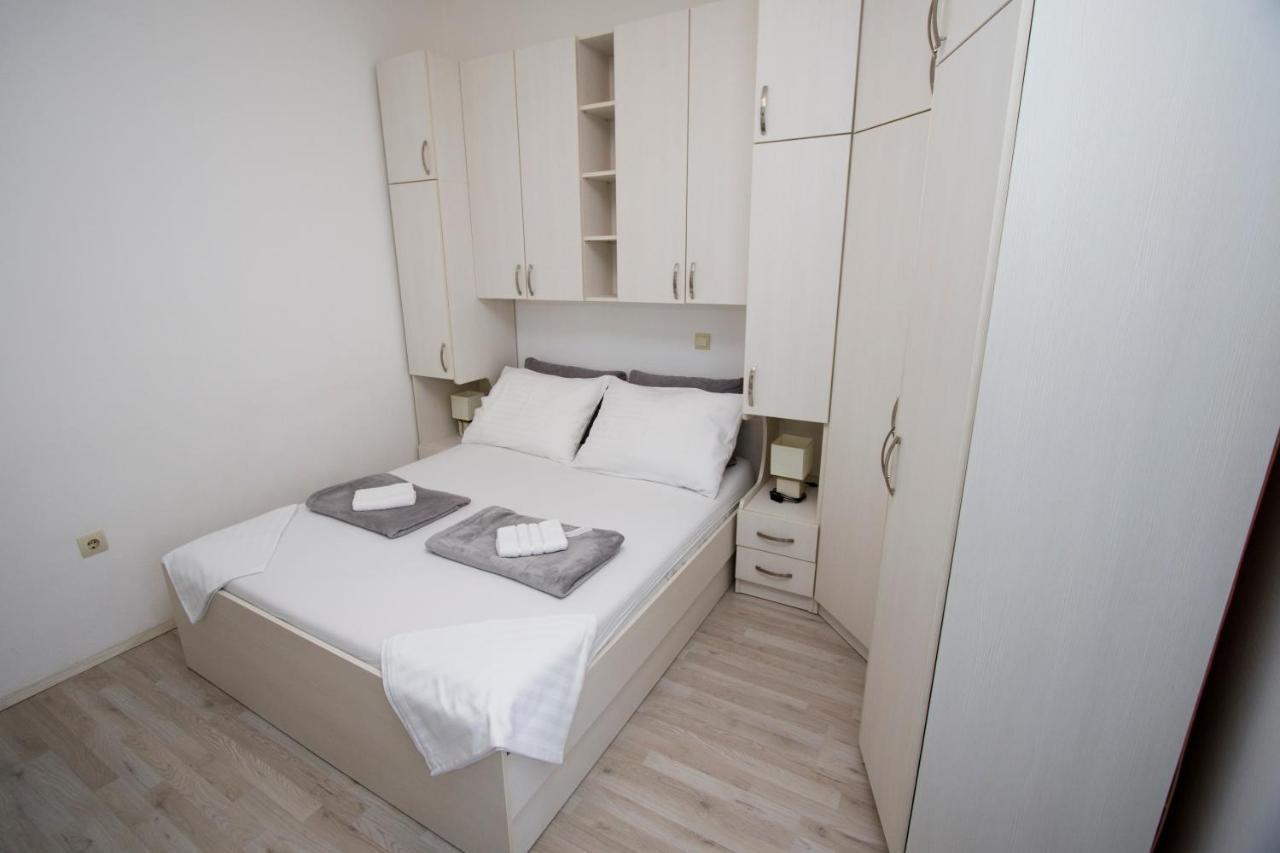 Apartment Toni Макарска Экстерьер фото