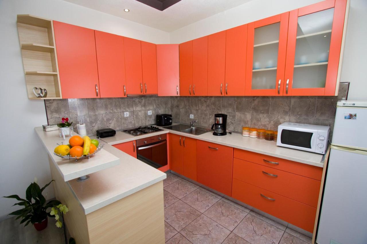 Apartment Toni Макарска Экстерьер фото