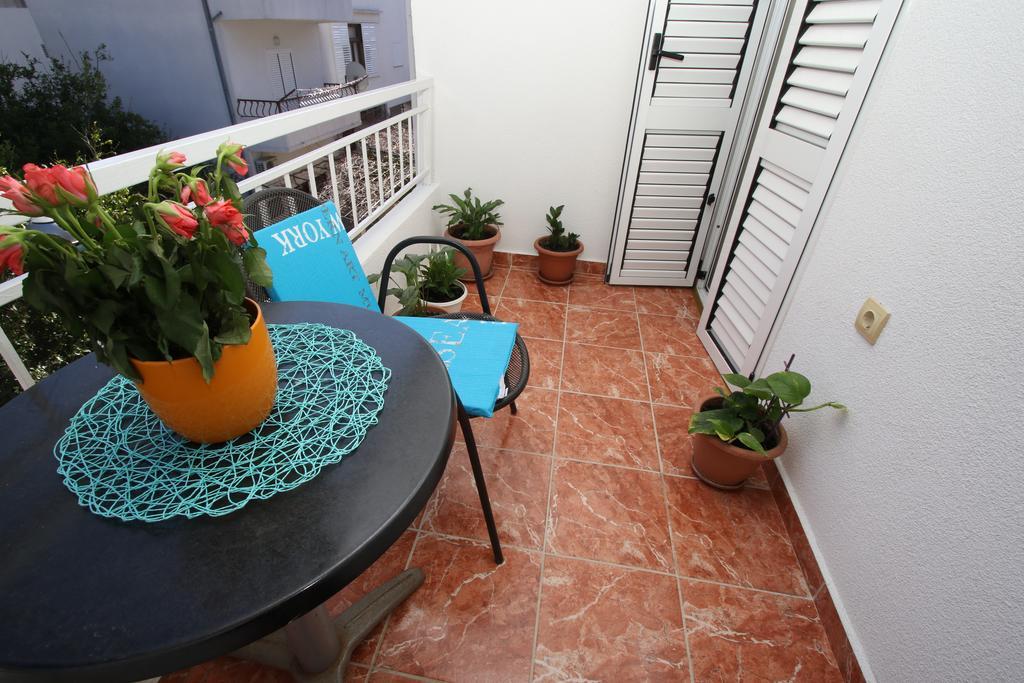 Apartment Toni Макарска Экстерьер фото